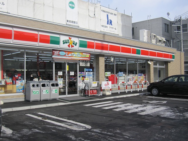 Convenience store. Thanks Sapporo Hiragishi Article 4 store up to (convenience store) 440m