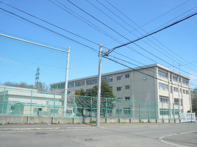 Junior high school. 1288m to Sapporo Municipal Ryohi junior high school (junior high school)