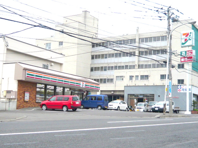 Convenience store. Seven-Eleven Tsukisamu Article 2 store up (convenience store) 31m