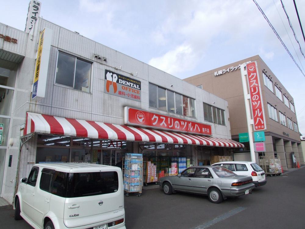 Drug store. Medicine of Tsuruha to Toyohira shop 727m