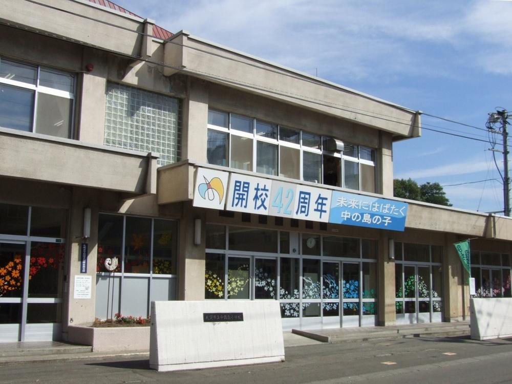 Primary school. 1111m to Sapporo Municipal Nakanoshima Elementary School