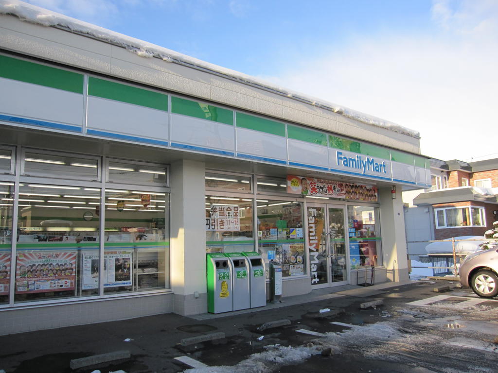 Convenience store. FamilyMart Hiragishiminami store up (convenience store) 260m