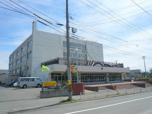 Primary school. 953m to Sapporo Municipal Hiragishi upland elementary school (elementary school)