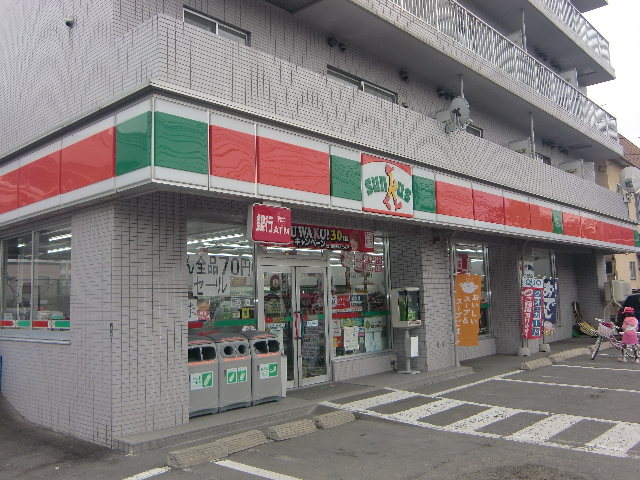 Convenience store. 570m until Thanksgiving Sumikawa Article 4 store (convenience store)