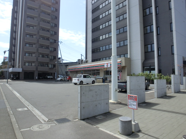 Convenience store. Seven-Eleven Sapporo Fukuzumi Article 1 store up (convenience store) 408m