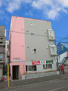 Building appearance. Pink It is cute! 