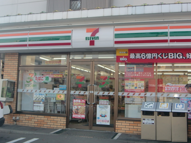 Convenience store. Seven-Eleven Sapporo Toyohira 13-chome up (convenience store) 380m