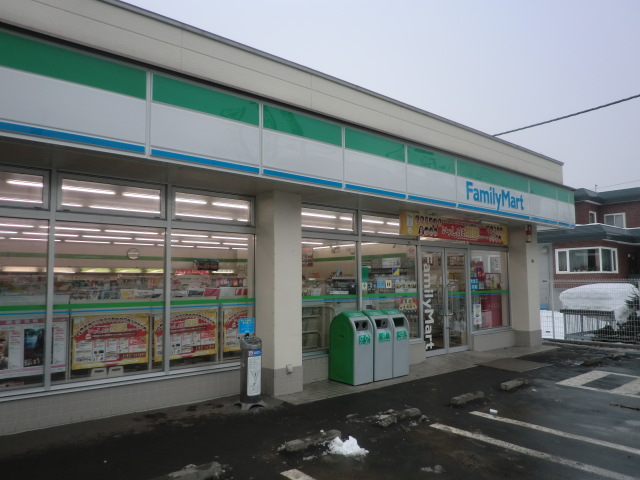 Convenience store. FamilyMart Hiragishiminami store up (convenience store) 194m