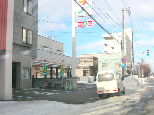 Convenience store. 50m until the Seven-Eleven (convenience store)