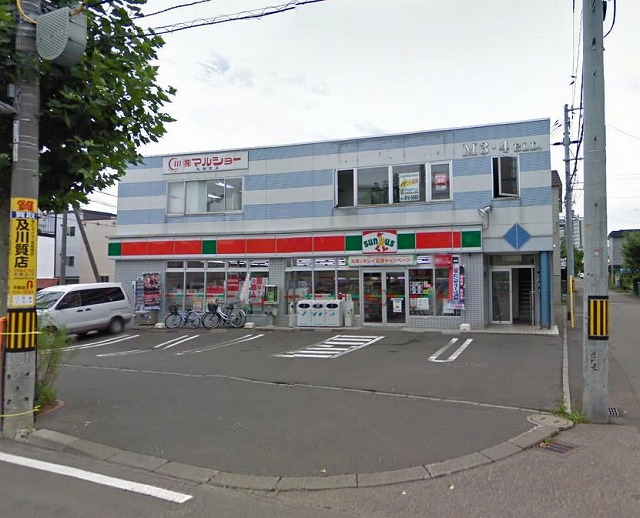 Convenience store. 382m until Thanksgiving Hiragishi Article 5 store (convenience store)