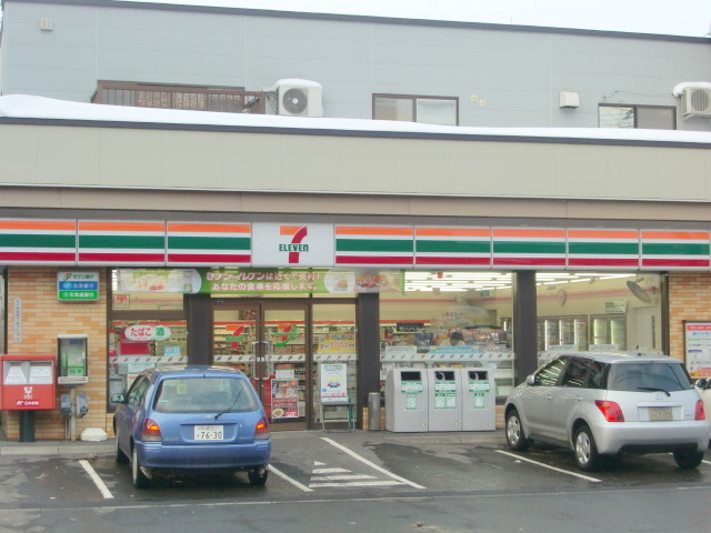 Convenience store. Seven-Eleven Sapporo Tsukisamu East Article 1 6-chome up (convenience store) 507m