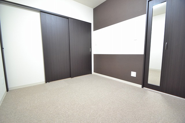 Other room space. The photograph is a complete image with those of the same construction company like