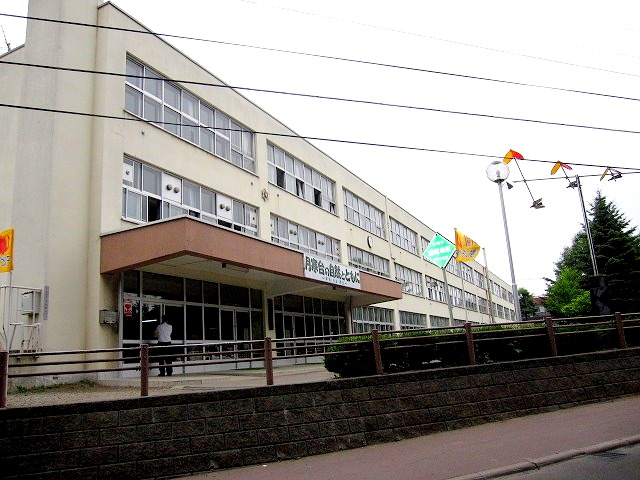 Primary school. 335m to Sapporo Municipal Tsukisamu elementary school (elementary school)