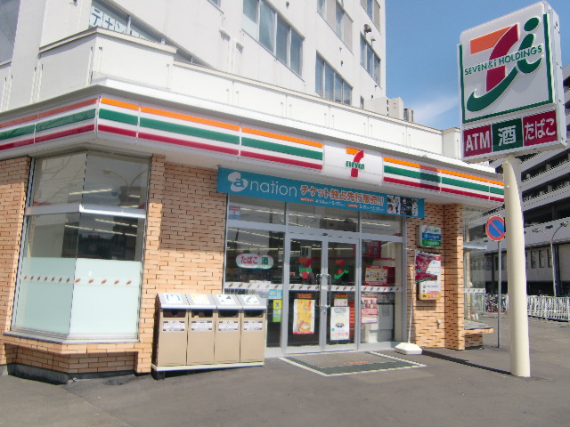 Convenience store. 500m to Seven-Eleven (convenience store)