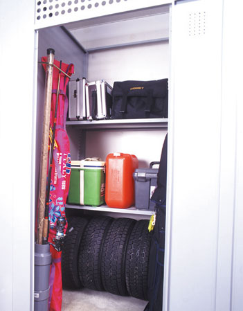 Common utility.  [A dedicated trunk room] Outdoor goods, Also those of large, do not use everyday, such as tire, Installing a trunk room that can be stored on the first floor basement.  ※ Free (same specifications)