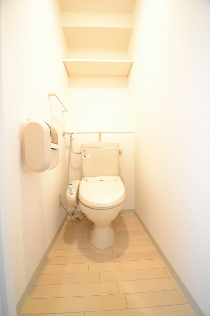 Toilet.  ◆ Washlet equipped! Toilet seat is warm and keep even in winter