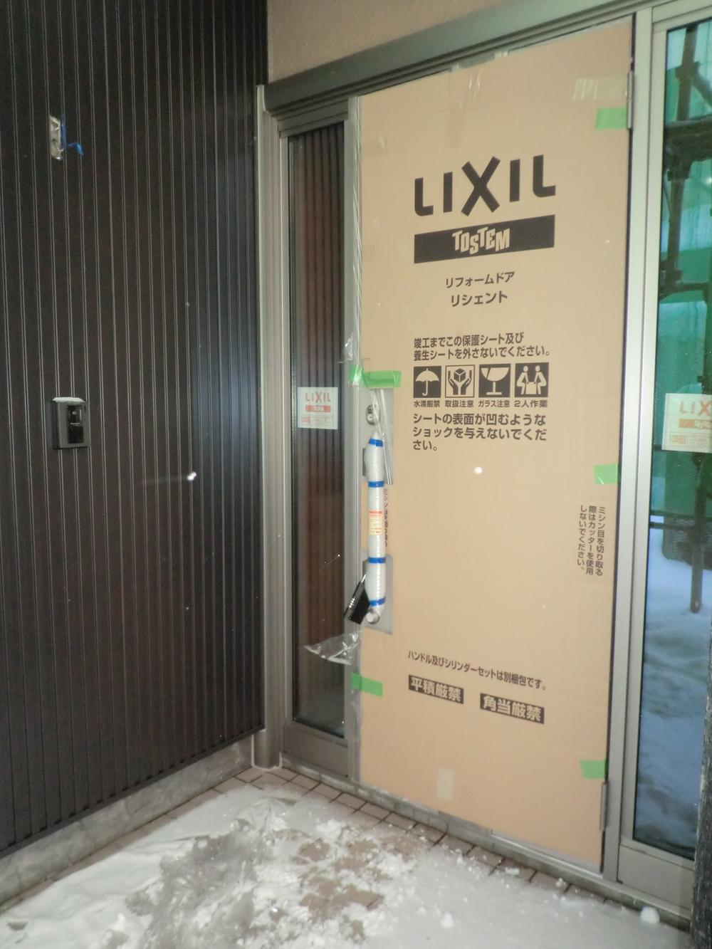 Parking lot. Local (12 May 2013) Shooting Entrance door new insulation door