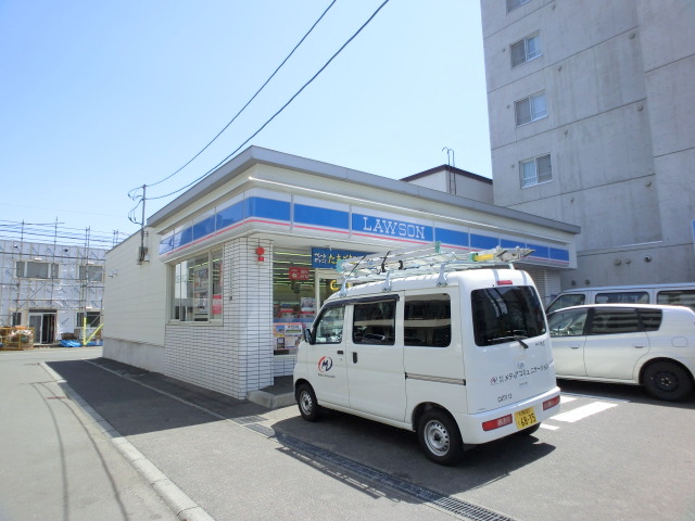 Convenience store. Lawson Sapporo Nakanoshima Article 2 store up (convenience store) 399m