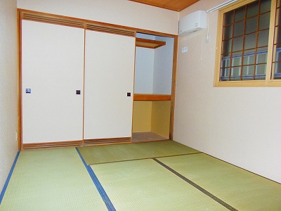 Other room space. Tatami Japanese-style is becoming very clean and calm space! 