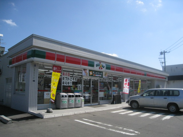 Convenience store. Thanks Sapporo Tsukisamu east Article 3 store up (convenience store) 337m