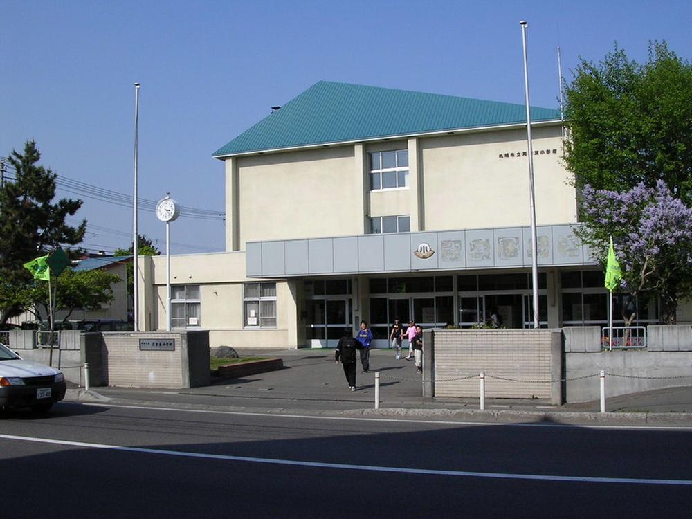 Other local. Tsukisamu East Elementary School 1-minute walk