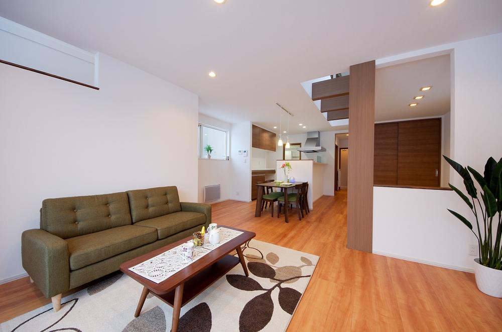 Living.  [Section (1)] Coordinated furniture, Attractions such as the space production by the lighting of the lighting and windows rich model house