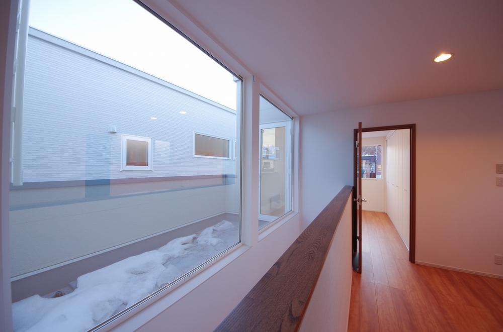 Other introspection.  [Section (1)] Sunlight pouring from the large windows of 2F Hall