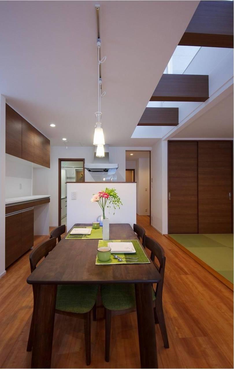 Kitchen.  [Section (1)] Face-to-face open kitchen is overlooking the entire room from the living room to the Japanese-style room. Atrium also be placed in the center of the LDK, Full of bright and airy