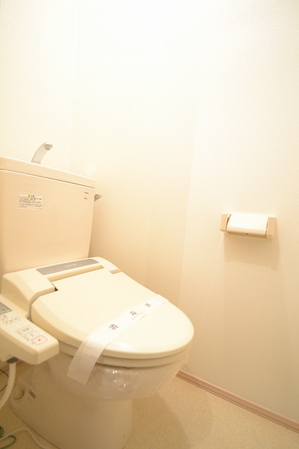 Toilet.  ■ Glad Washlet! 