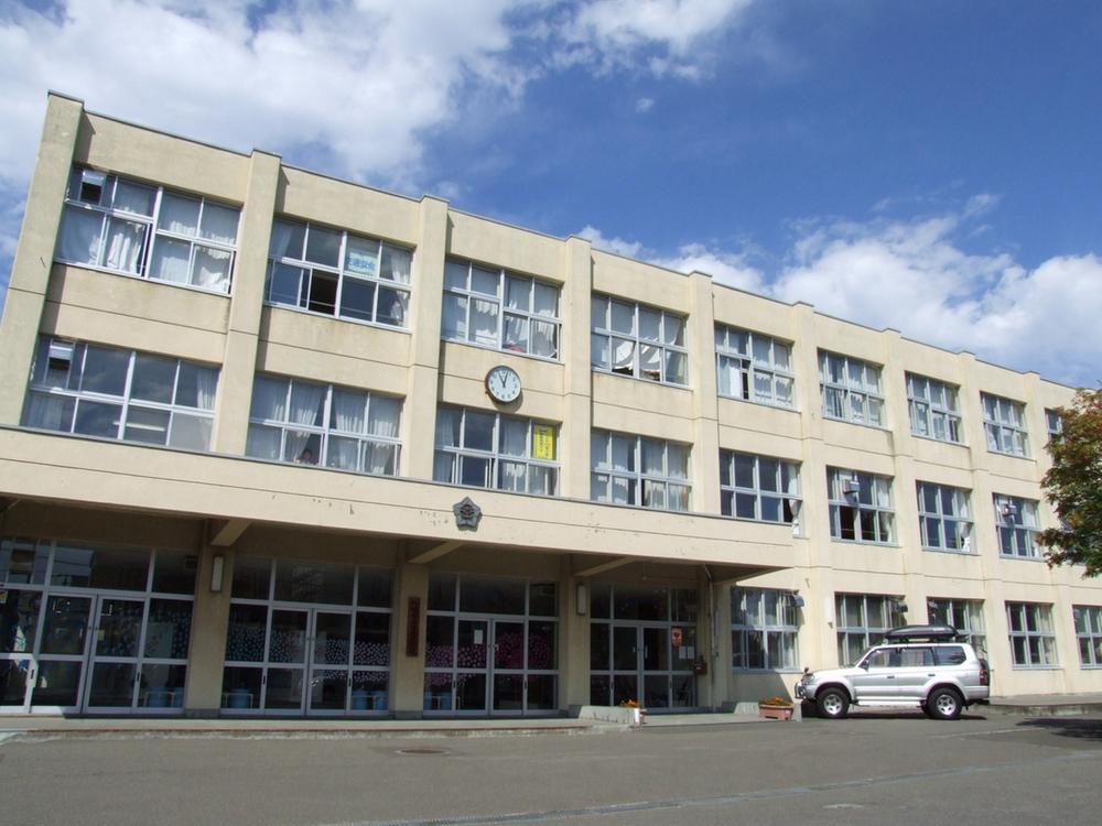 Junior high school. 790m to Sapporo municipal Nishioka junior high school