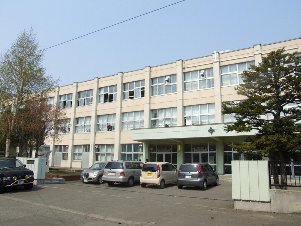 Junior high school. Sapporo Tatsuhigashi Tsukisamu until junior high school 724m