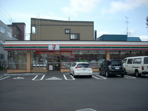 Convenience store. Seven-Eleven Sapporo Misono Article 1 store up (convenience store) 20m