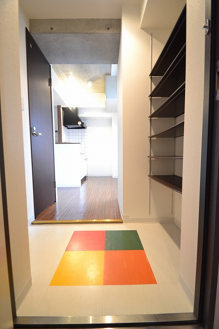 Entrance.  ■ Vivid color, And wide entrance space