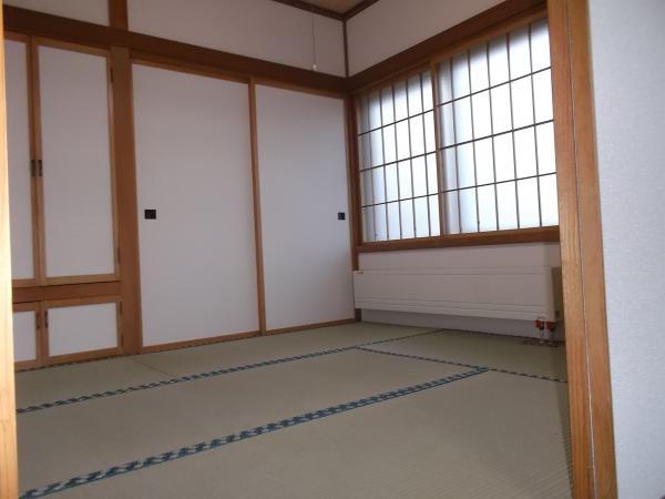 Non-living room. There will the bedroom next to the living room ・ Drawing room usage is various
