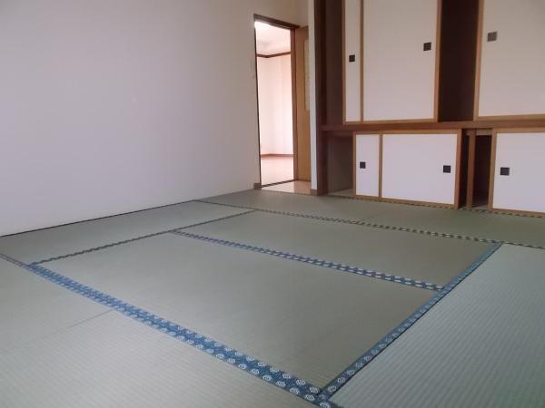 Non-living room. There was tatami mat replacement.  Rush plenty with storage to smell enjoying I want in 8-mat Japanese-style (two-stage made of) is what
