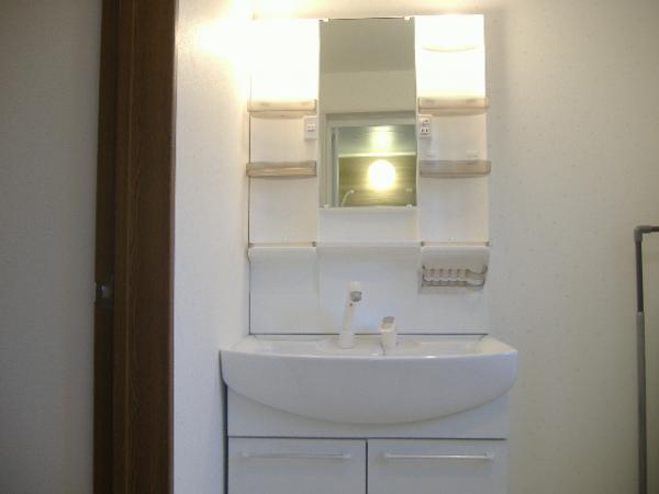 Wash basin, toilet. Shampoo dresser new