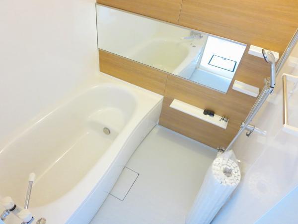 Bathroom. Please heal the fatigue of the day with a leisurely bath unit of size was replaced by the 1 pyeong from Pnasonic made 1 tsubo unit bus 0.75 square meters. 