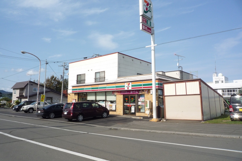 Convenience store. Seven-Eleven Kamifurano Sakae store up (convenience store) 542m