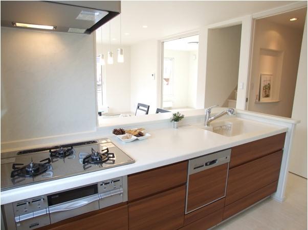 Same specifications photo (kitchen). Popular face-to-face kitchen. More fun dishes in storage capacity and a large counter of large capacity.