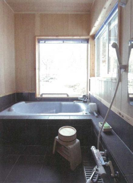 Bathroom. Luxurious 1.5 square meters bathroom was divided paste the stone and Hiba