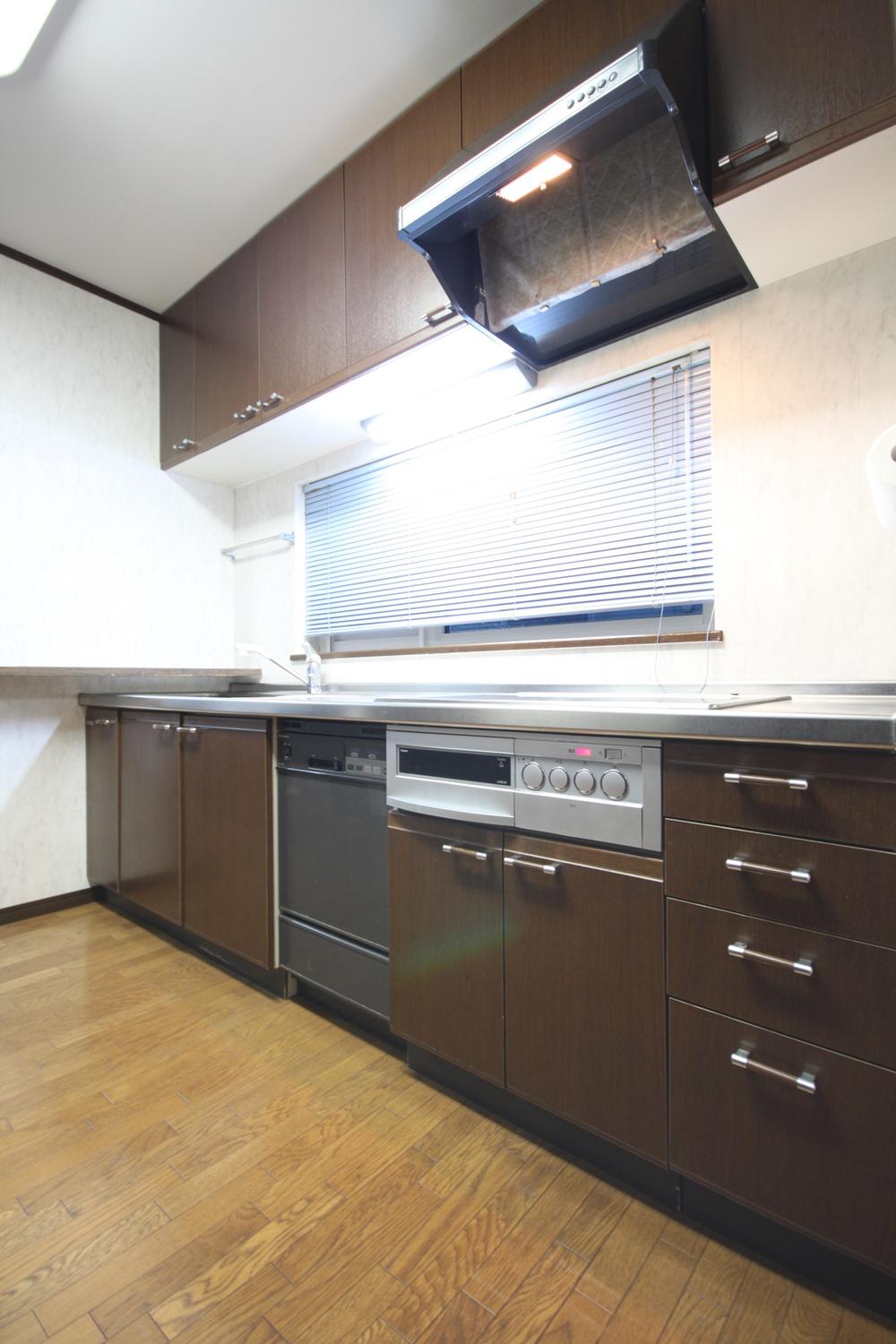 Kitchen.  ☆ Floor heating equipped + IH system kitchen ☆ Underfloor Yu Muro ☆ 
