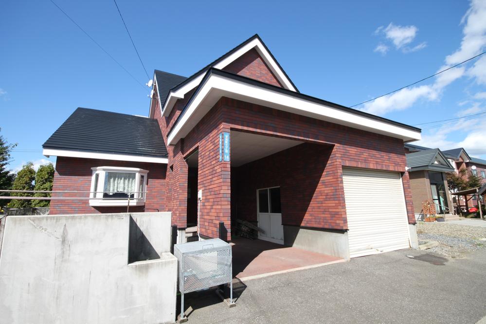 Local appearance photo.  ☆ Snow of worry-free shutter with garage + garage ☆ 