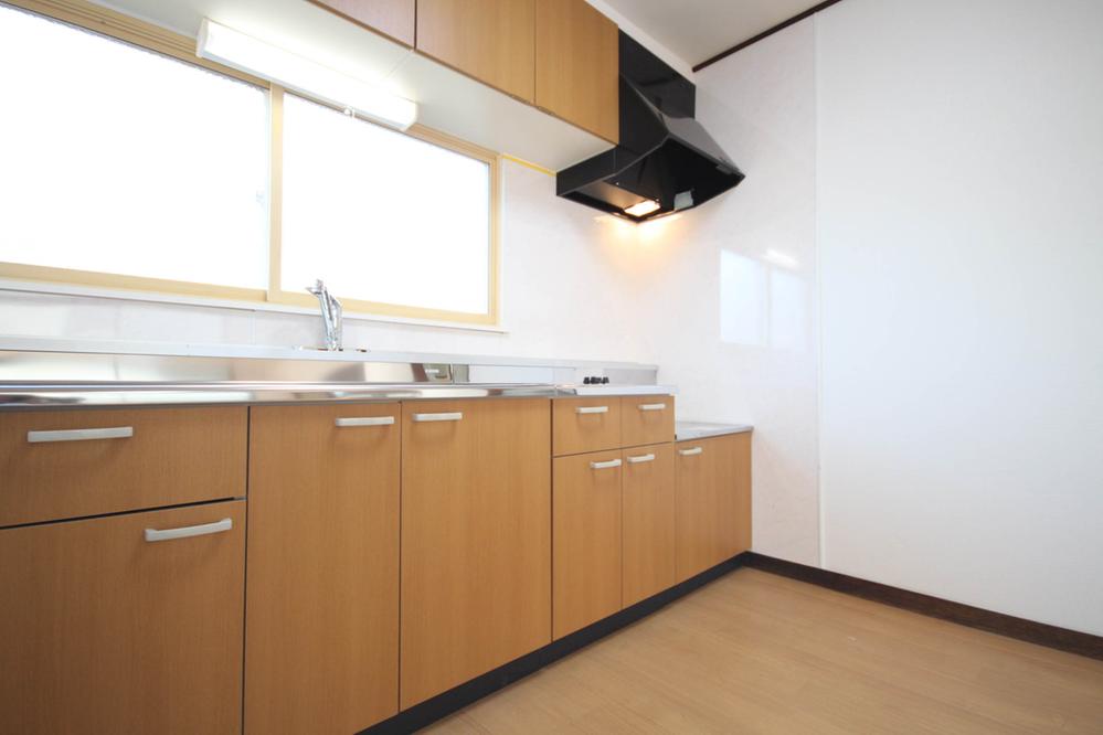 Kitchen.  ☆ Bright kitchen [Brand new]  ☆ Exhaust Fan [Brand new]  ☆ 