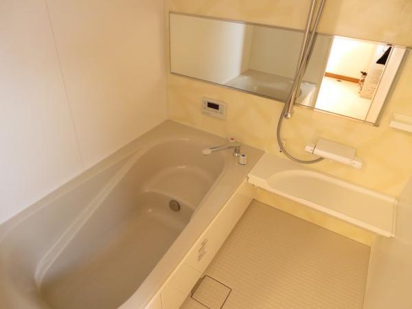 Bathroom. You can have any bathing comfortably in LIXIL made of unit bus 1 pyeong type that can also sitz bath