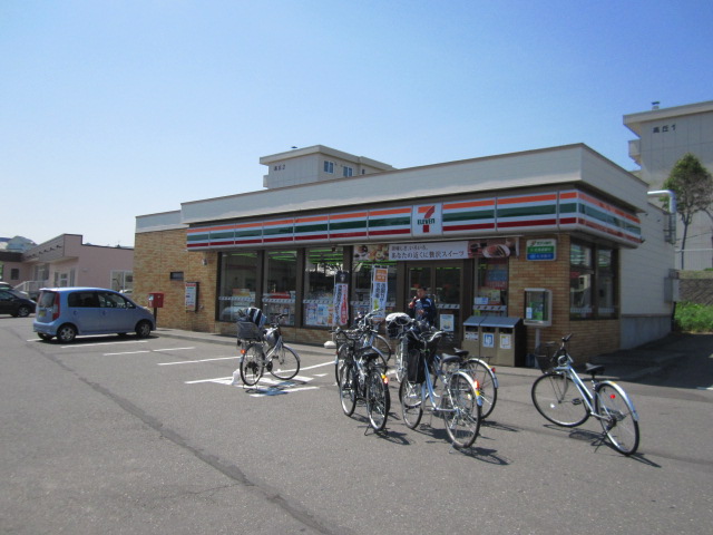 Convenience store. Seven-Eleven Tomakomai Takaoka shop until the (convenience store) 341m