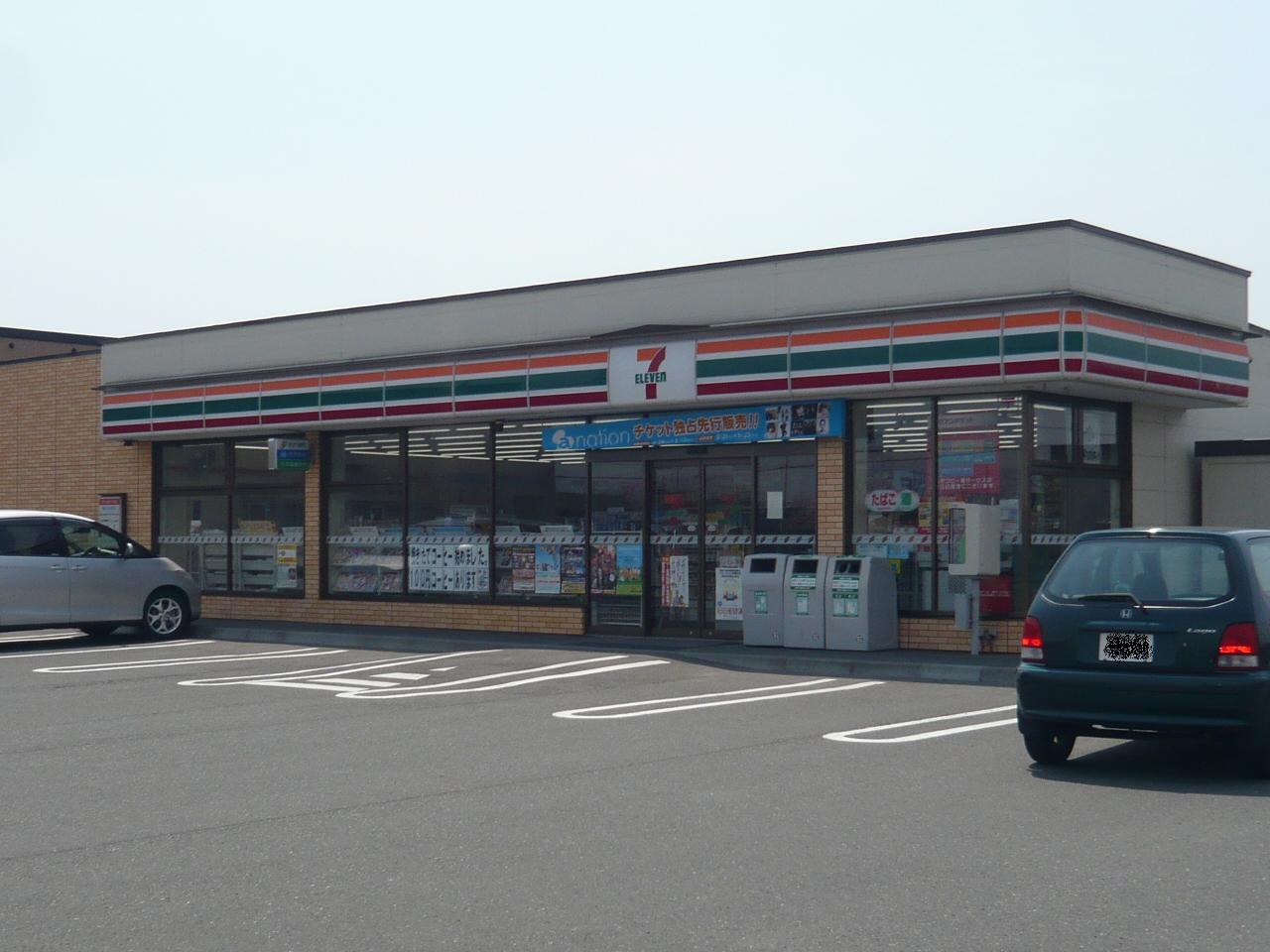 Convenience store. Seven-Eleven 422m to Tomakomai Numanohata Kitamise (convenience store)