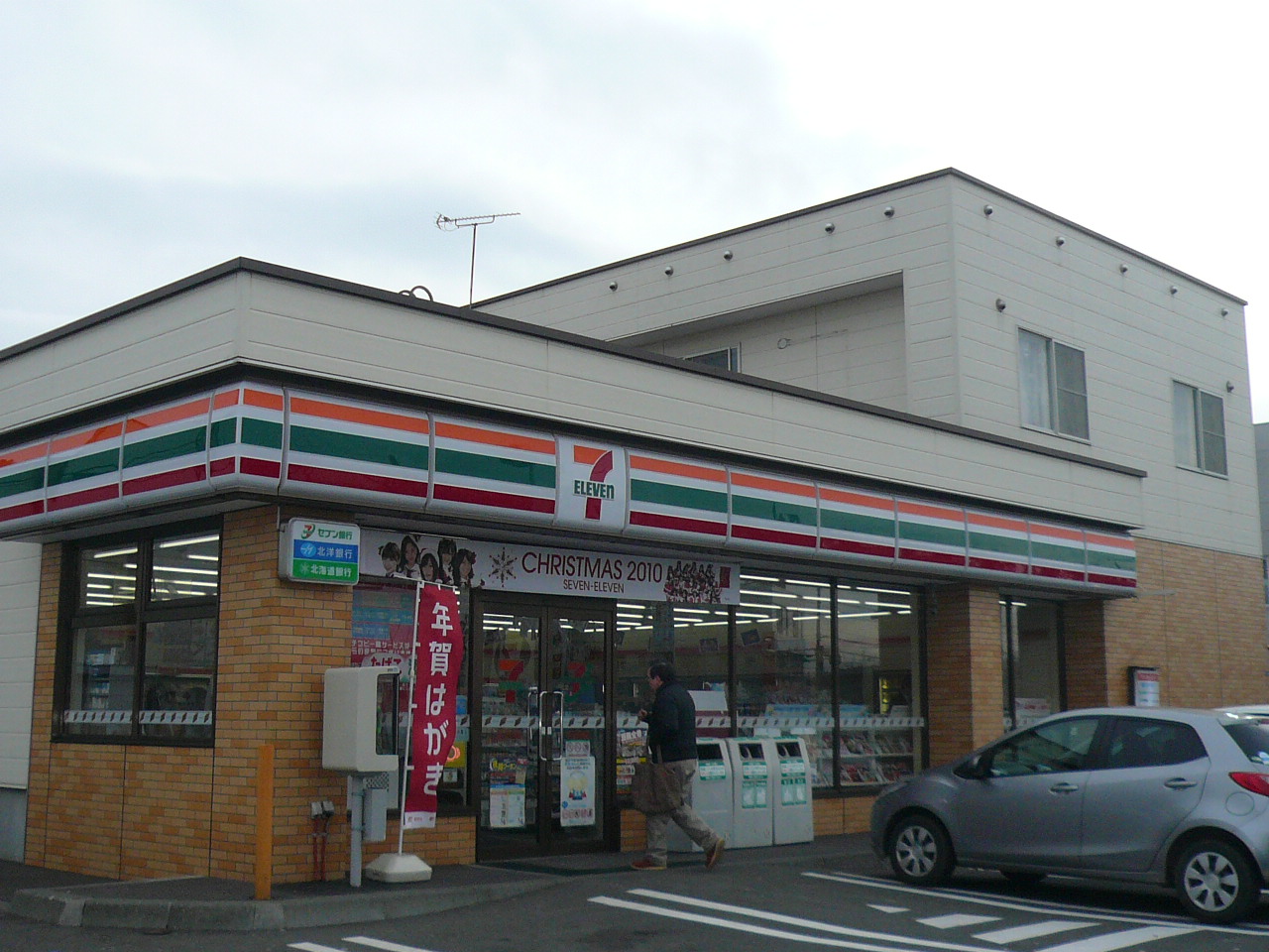 Convenience store. Seven-Eleven Tomakomai Motonakano store up (convenience store) 430m
