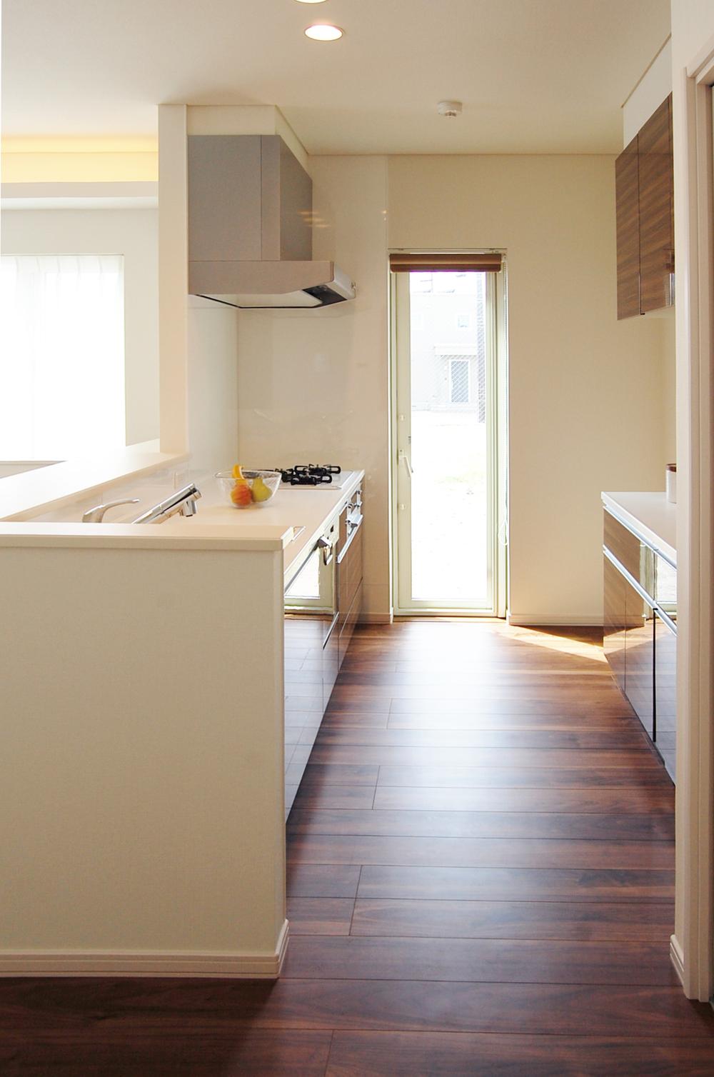 Kitchen. Kitchen next to the housework efficiency up with a window of size that can be out of the outside