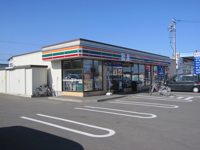 Convenience store. 305m to Seven-Eleven Tomakomai Eifukucho store (convenience store)