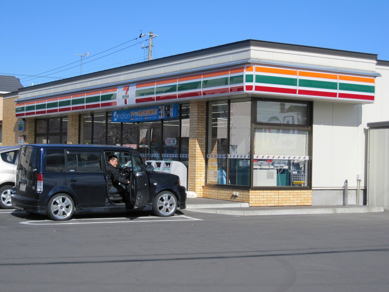 Convenience store. Seven-Eleven Tomakomai Kashiwagi 4-chome up (convenience store) 312m